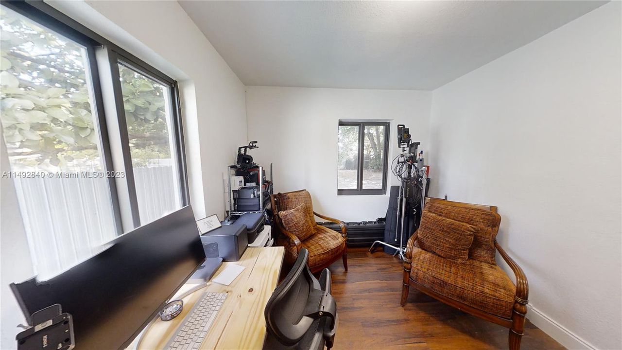 Recently Sold: $749,000 (5 beds, 3 baths, 1941 Square Feet)