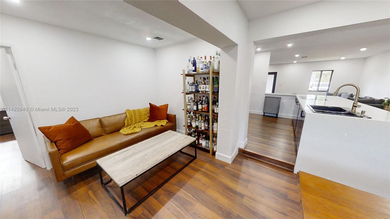 Recently Sold: $749,000 (5 beds, 3 baths, 1941 Square Feet)