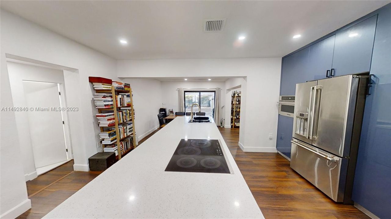 Recently Sold: $749,000 (5 beds, 3 baths, 1941 Square Feet)