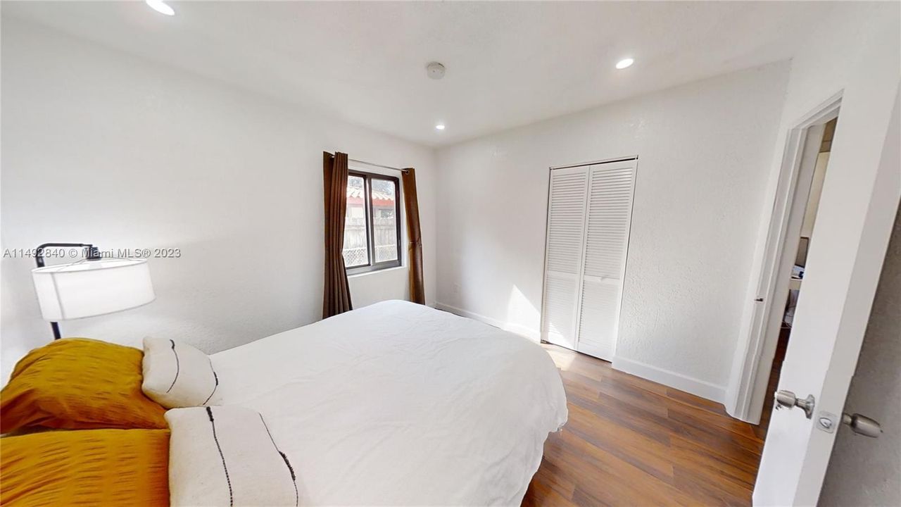 Recently Sold: $749,000 (5 beds, 3 baths, 1941 Square Feet)