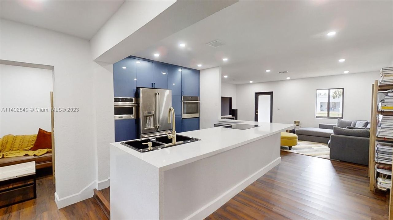 Recently Sold: $749,000 (5 beds, 3 baths, 1941 Square Feet)