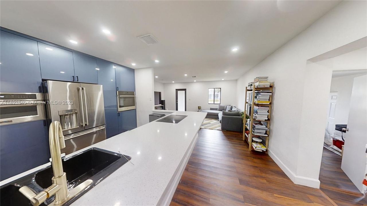 Recently Sold: $749,000 (5 beds, 3 baths, 1941 Square Feet)