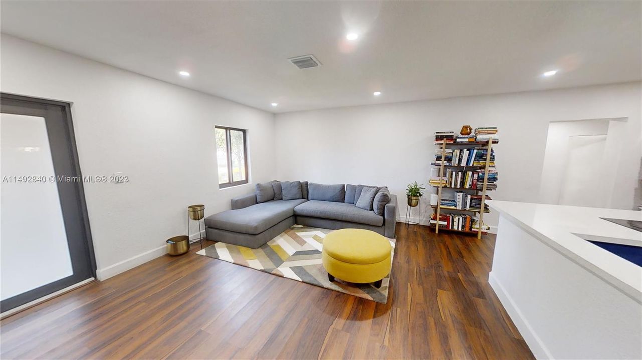 Recently Sold: $749,000 (5 beds, 3 baths, 1941 Square Feet)