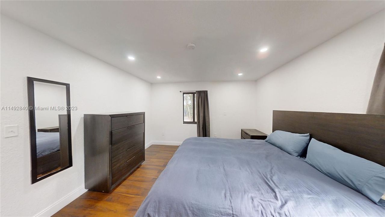 Recently Sold: $749,000 (5 beds, 3 baths, 1941 Square Feet)