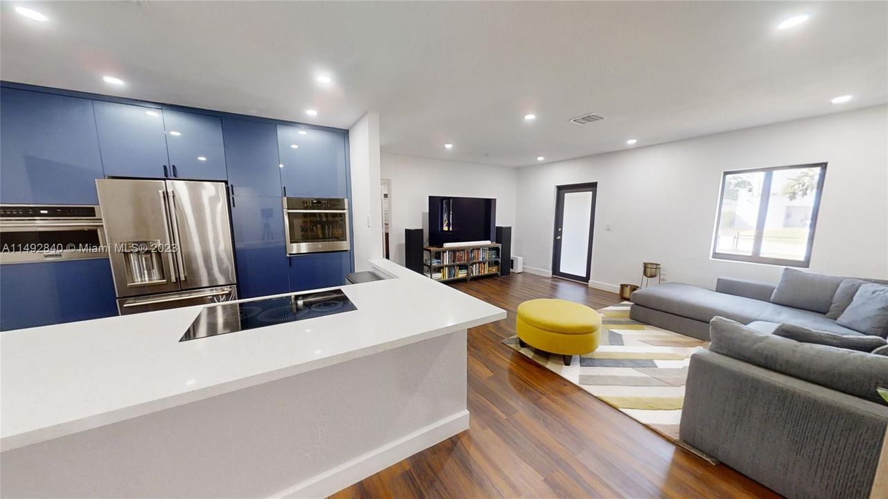 Recently Sold: $749,000 (5 beds, 3 baths, 1941 Square Feet)