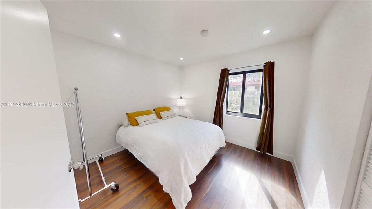 Recently Sold: $749,000 (5 beds, 3 baths, 1941 Square Feet)