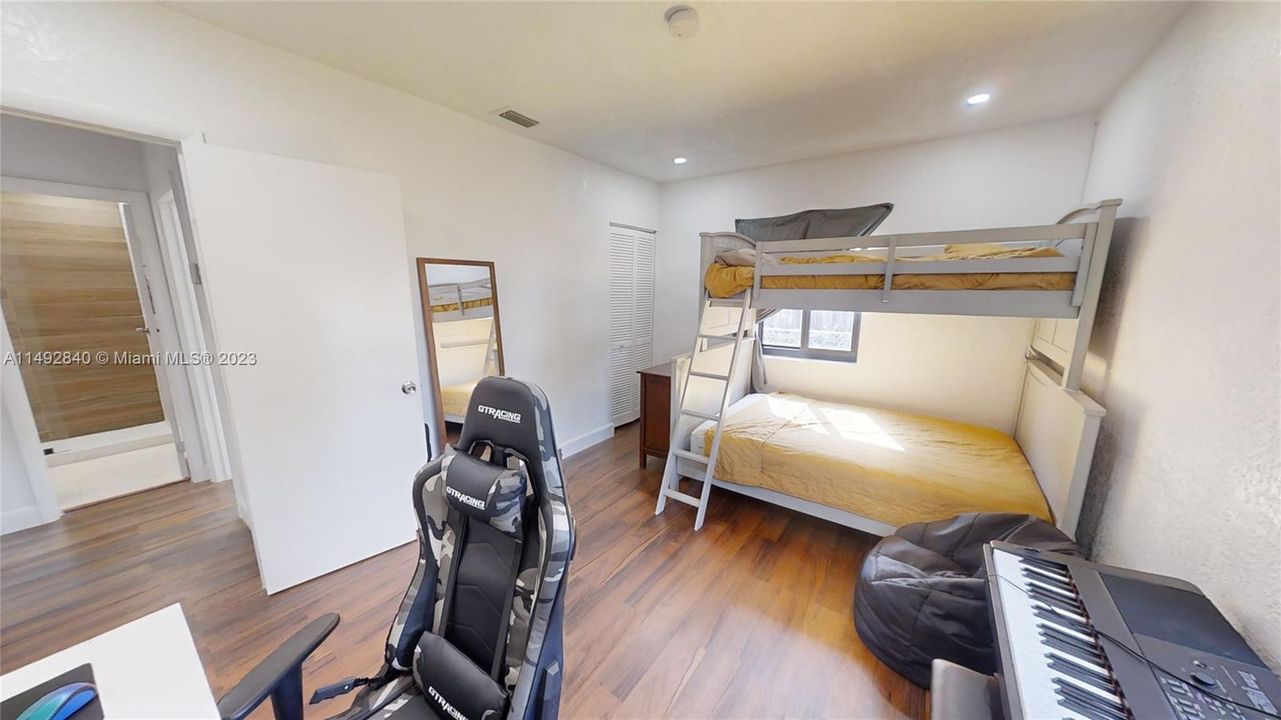 Recently Sold: $749,000 (5 beds, 3 baths, 1941 Square Feet)