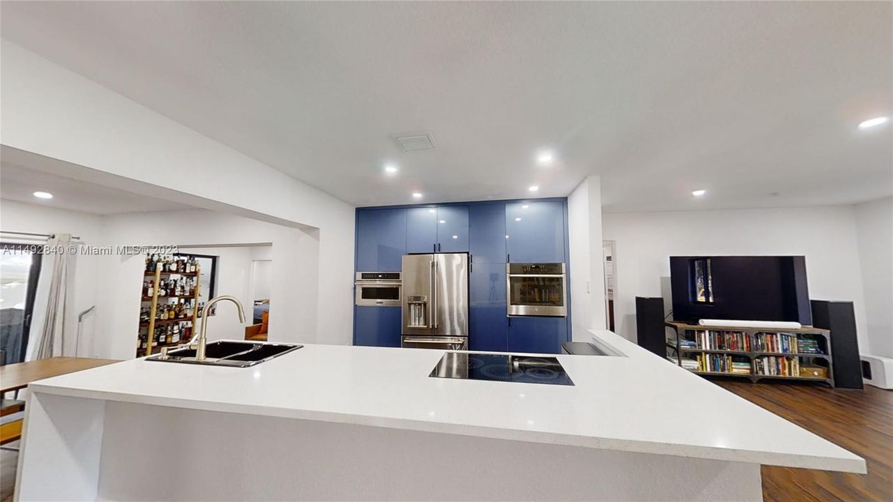 Recently Sold: $749,000 (5 beds, 3 baths, 1941 Square Feet)