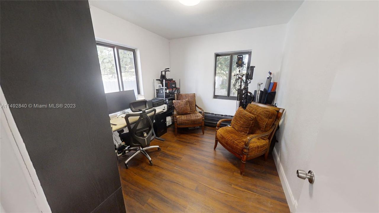 Recently Sold: $749,000 (5 beds, 3 baths, 1941 Square Feet)