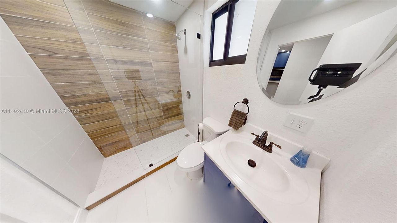 Recently Sold: $749,000 (5 beds, 3 baths, 1941 Square Feet)