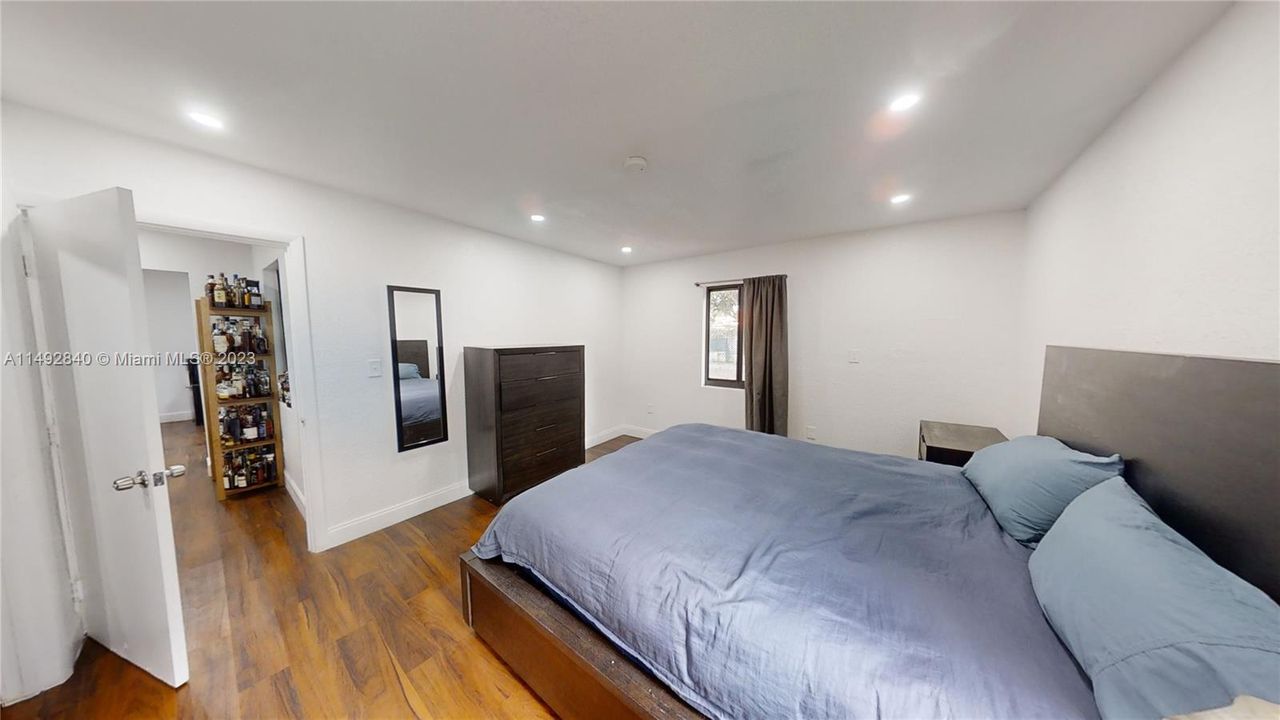 Recently Sold: $749,000 (5 beds, 3 baths, 1941 Square Feet)