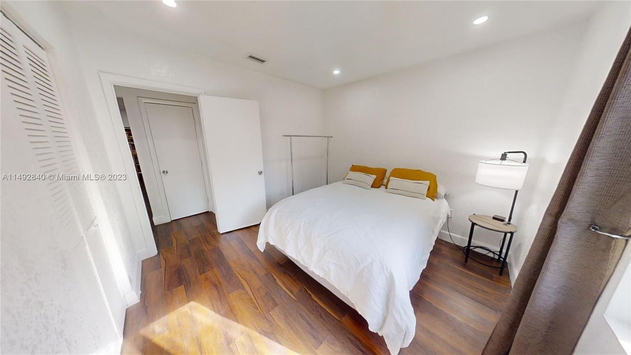 Recently Sold: $749,000 (5 beds, 3 baths, 1941 Square Feet)