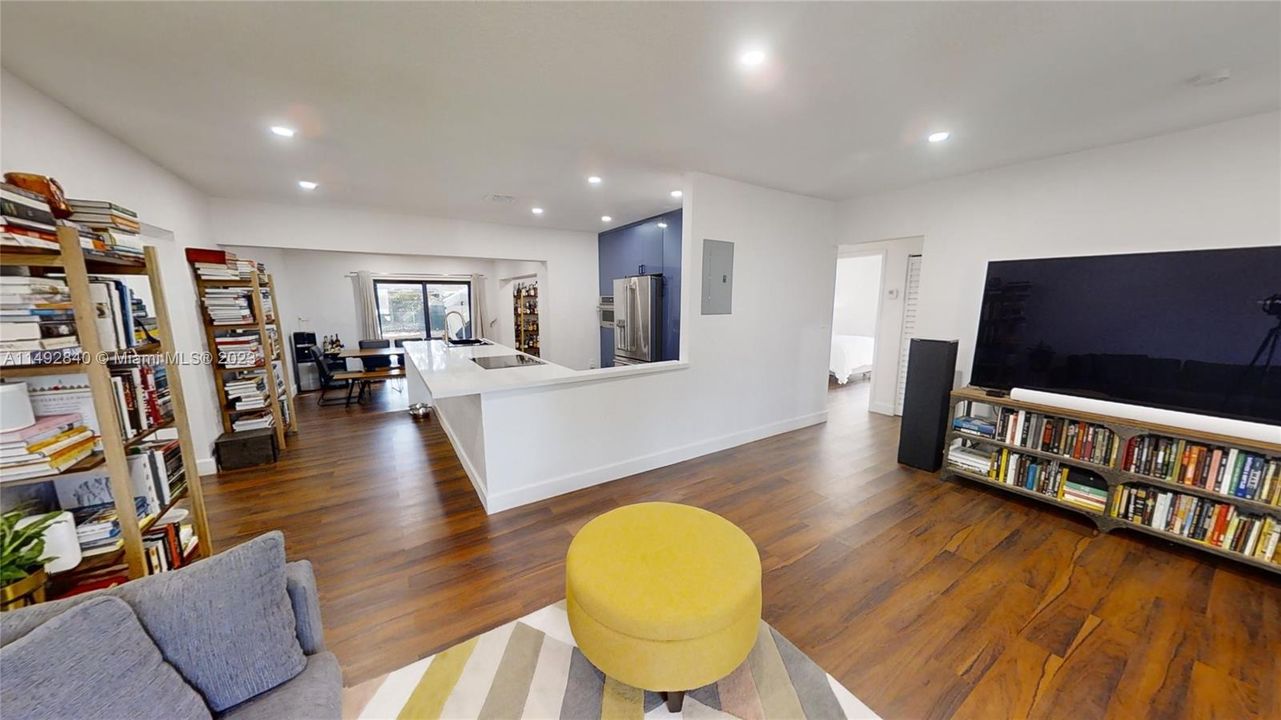 Recently Sold: $749,000 (5 beds, 3 baths, 1941 Square Feet)