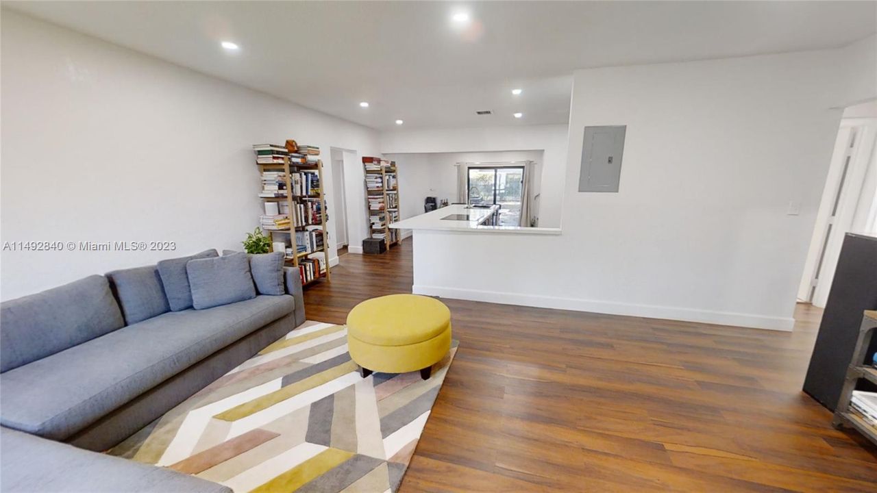 Recently Sold: $749,000 (5 beds, 3 baths, 1941 Square Feet)