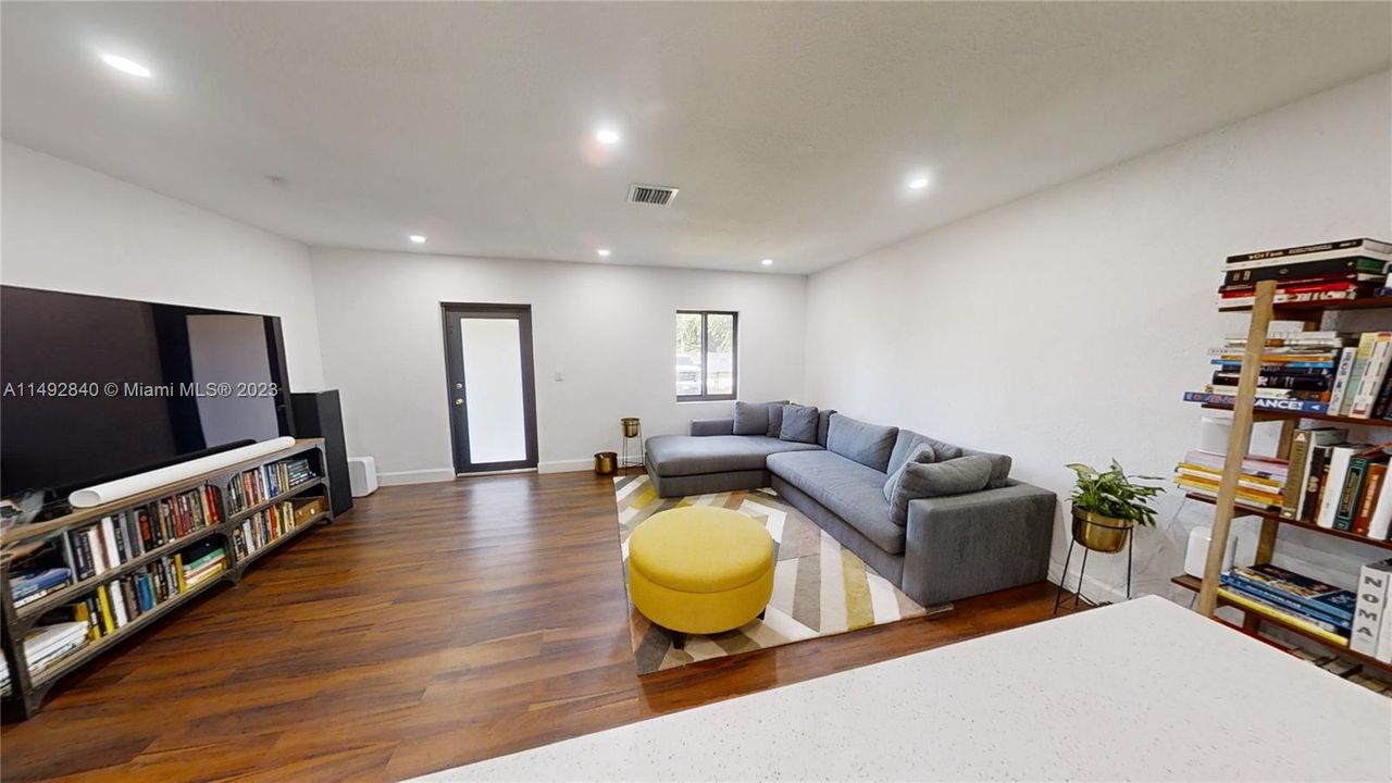 Recently Sold: $749,000 (5 beds, 3 baths, 1941 Square Feet)