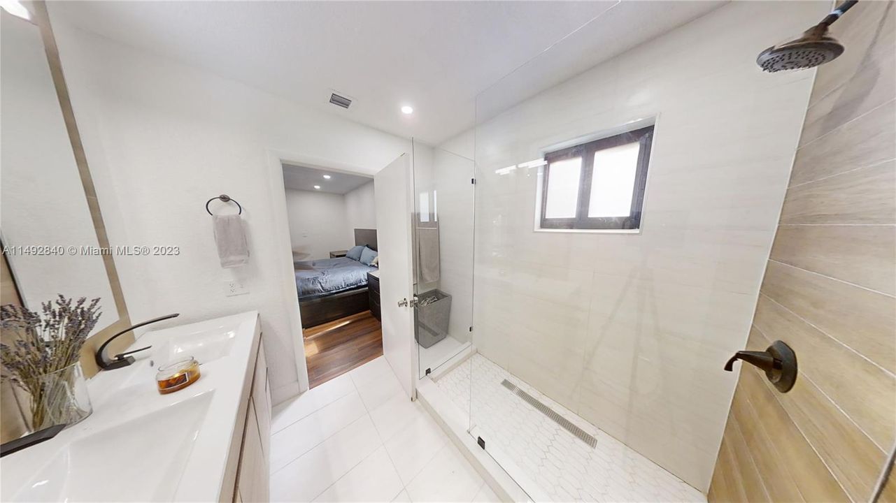 Recently Sold: $749,000 (5 beds, 3 baths, 1941 Square Feet)