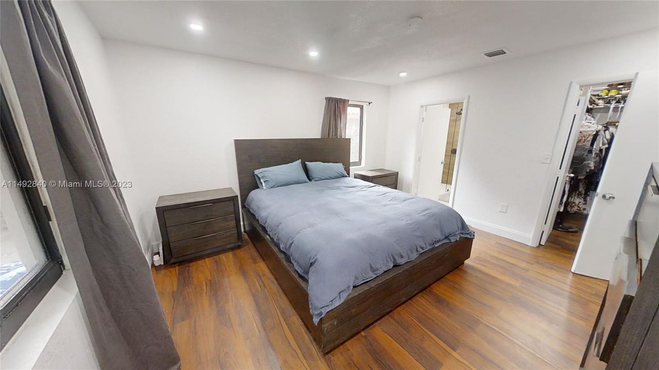 Recently Sold: $749,000 (5 beds, 3 baths, 1941 Square Feet)