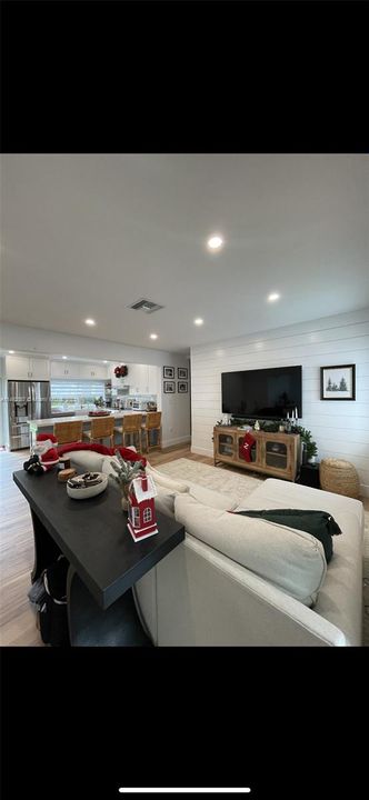 Recently Sold: $899,000 (2 beds, 2 baths, 1145 Square Feet)