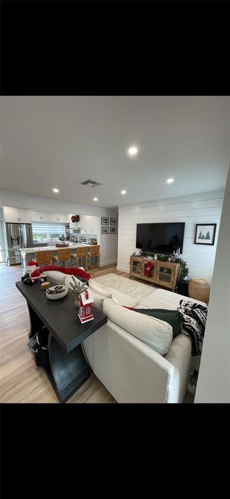 Recently Sold: $899,000 (2 beds, 2 baths, 1145 Square Feet)