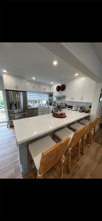 Recently Sold: $899,000 (2 beds, 2 baths, 1145 Square Feet)