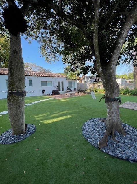 Recently Sold: $899,000 (2 beds, 2 baths, 1145 Square Feet)