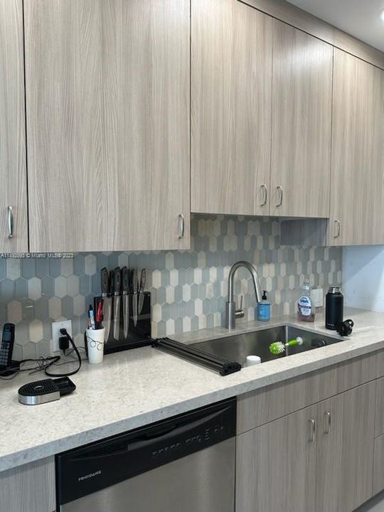 Recently Sold: $699,000 (2 beds, 2 baths, 1690 Square Feet)