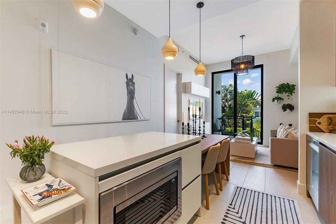 Vendido Recientemente: $760,000 (1 camas, 1 baños, 751 Pies cuadrados)