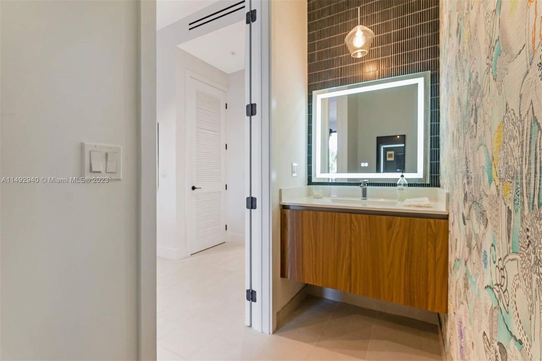 Vendido Recientemente: $760,000 (1 camas, 1 baños, 751 Pies cuadrados)