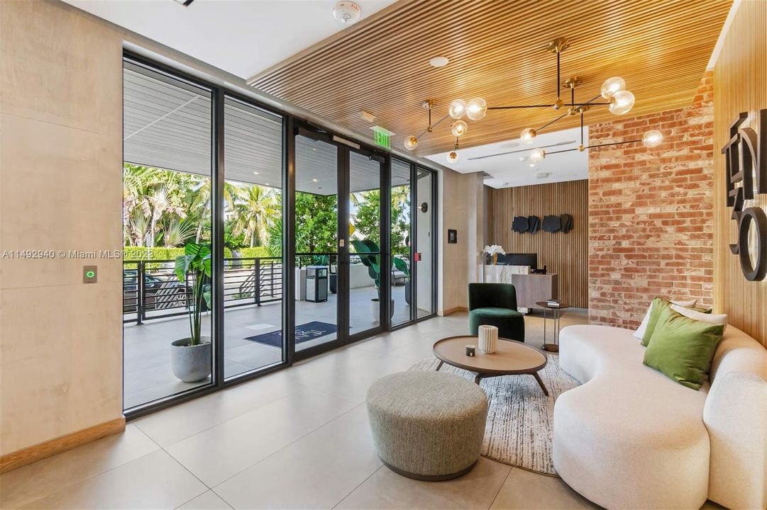 Vendido Recientemente: $760,000 (1 camas, 1 baños, 751 Pies cuadrados)