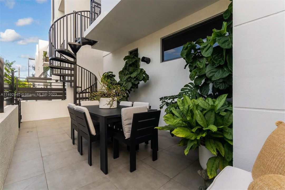 Vendido Recientemente: $760,000 (1 camas, 1 baños, 751 Pies cuadrados)