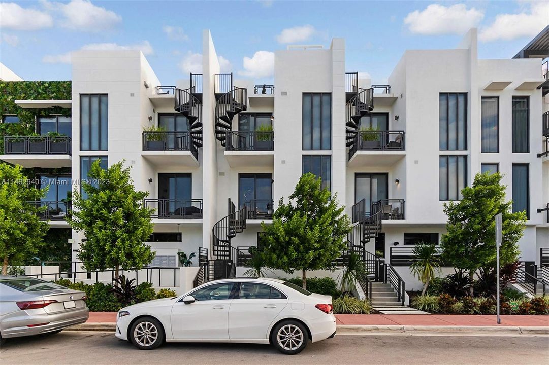 Vendido Recientemente: $760,000 (1 camas, 1 baños, 751 Pies cuadrados)