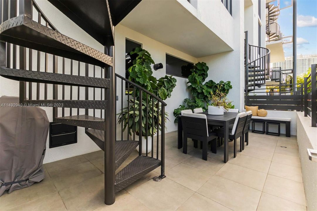 Vendido Recientemente: $760,000 (1 camas, 1 baños, 751 Pies cuadrados)