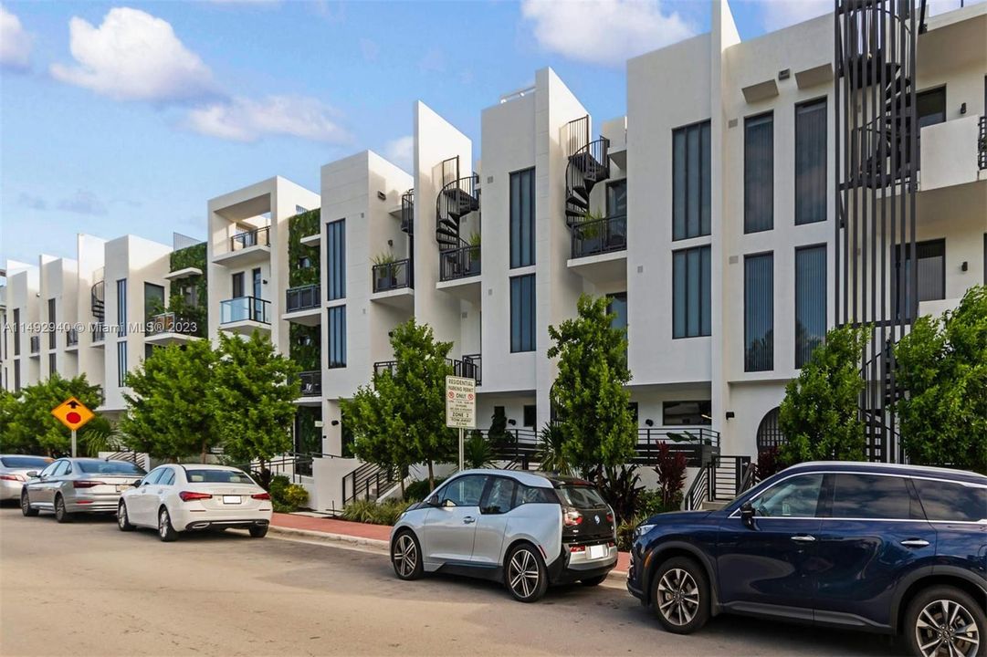 Vendido Recientemente: $760,000 (1 camas, 1 baños, 751 Pies cuadrados)