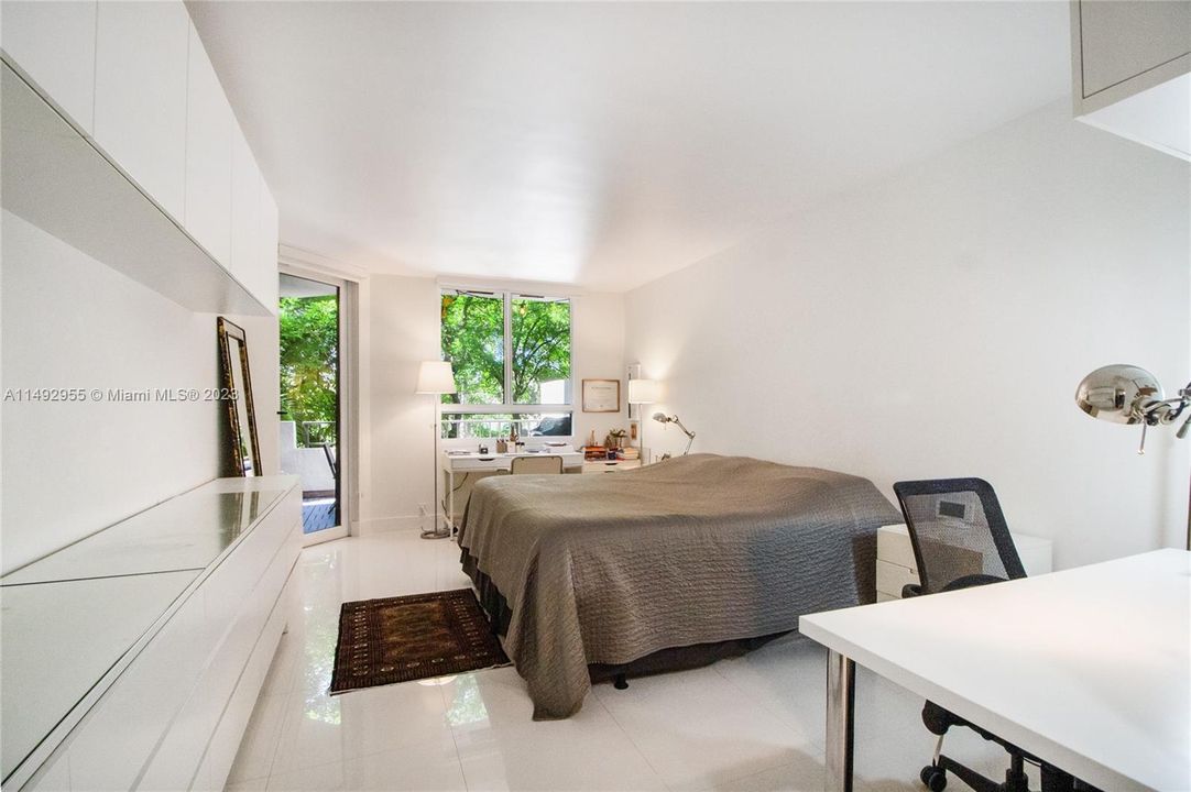 Vendido Recientemente: $1,280,000 (3 camas, 2 baños, 1715 Pies cuadrados)