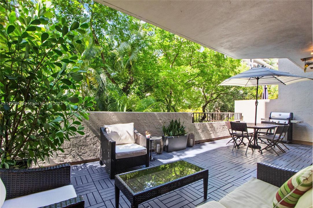 Vendido Recientemente: $1,280,000 (3 camas, 2 baños, 1715 Pies cuadrados)