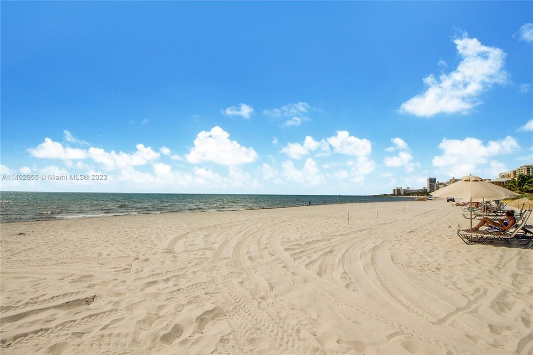 Vendido Recientemente: $1,280,000 (3 camas, 2 baños, 1715 Pies cuadrados)