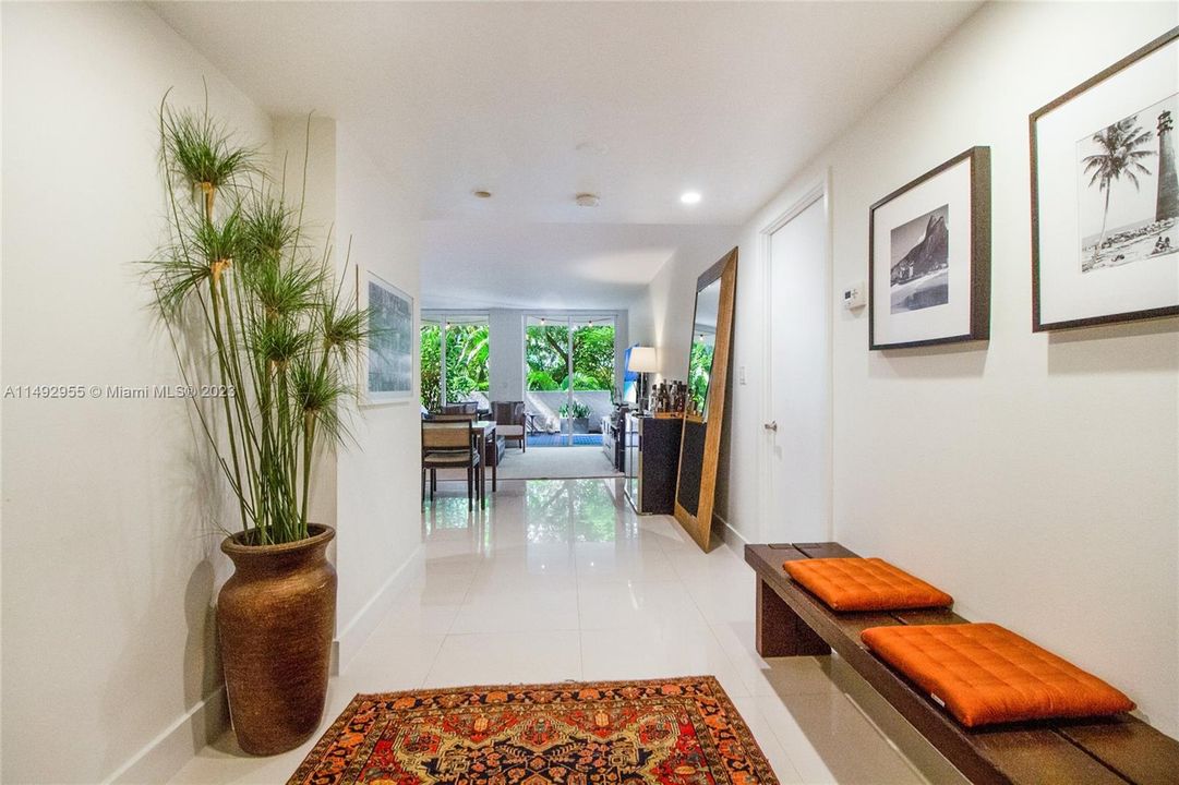 Vendido Recientemente: $1,280,000 (3 camas, 2 baños, 1715 Pies cuadrados)