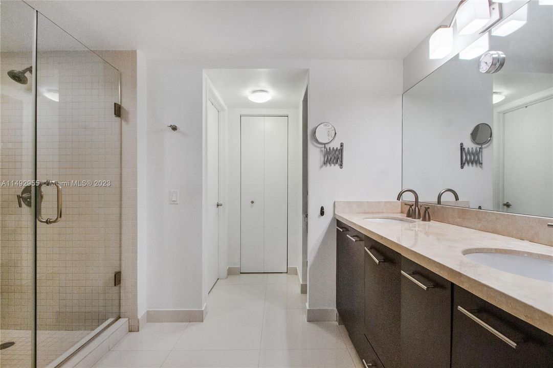 Vendido Recientemente: $1,280,000 (3 camas, 2 baños, 1715 Pies cuadrados)