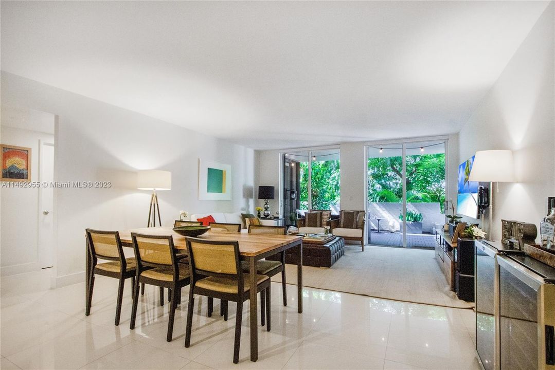 Vendido Recientemente: $1,280,000 (3 camas, 2 baños, 1715 Pies cuadrados)