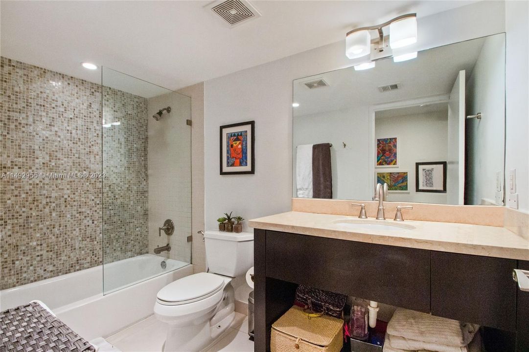 Vendido Recientemente: $1,280,000 (3 camas, 2 baños, 1715 Pies cuadrados)