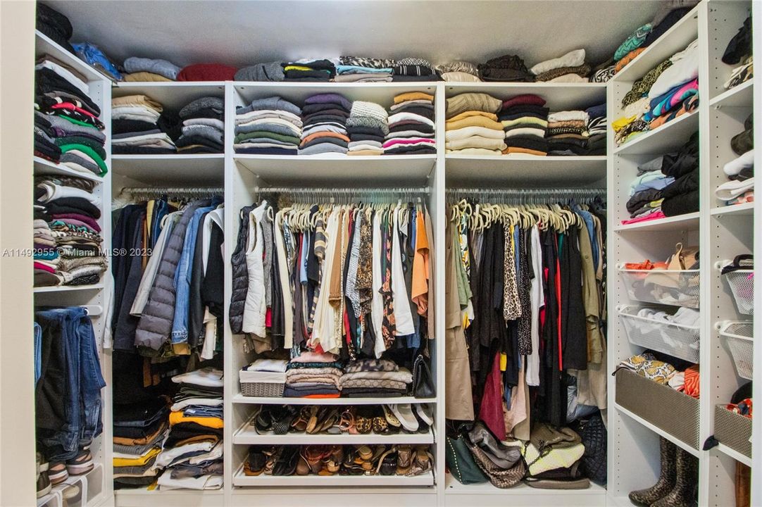 Vendido Recientemente: $1,280,000 (3 camas, 2 baños, 1715 Pies cuadrados)