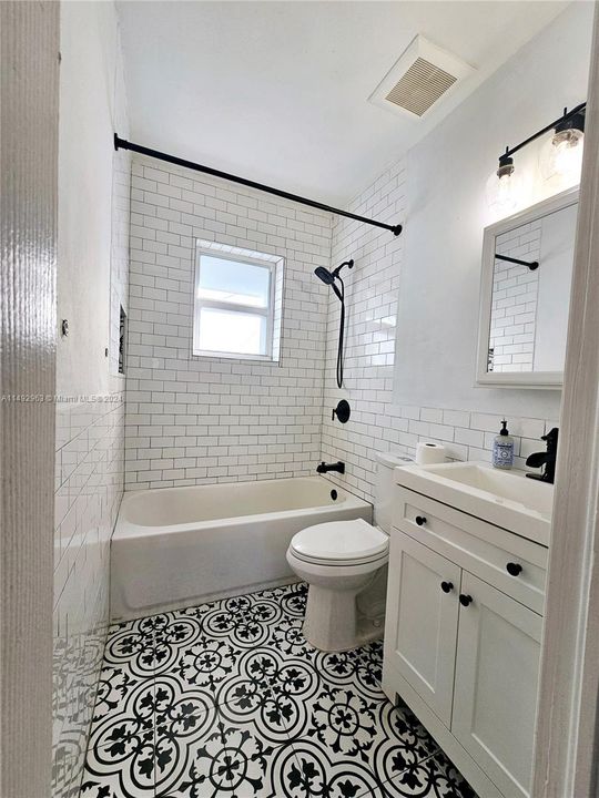 Recently Sold: $698,000 (3 beds, 1 baths, 1102 Square Feet)