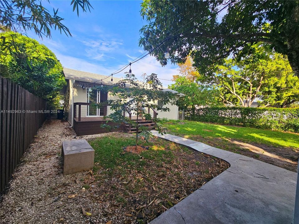 Recently Sold: $698,000 (3 beds, 1 baths, 1102 Square Feet)