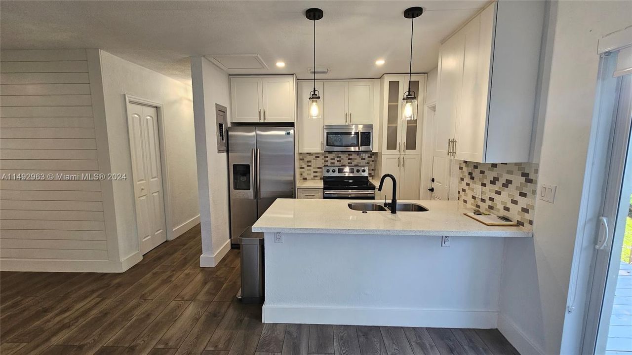 Recently Sold: $698,000 (3 beds, 1 baths, 1102 Square Feet)