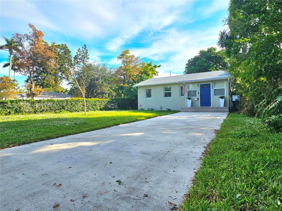 Recently Sold: $698,000 (3 beds, 1 baths, 1102 Square Feet)