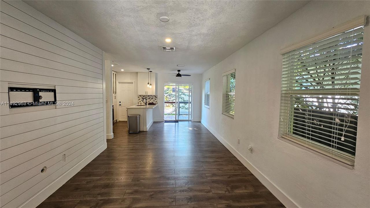 Recently Sold: $698,000 (3 beds, 1 baths, 1102 Square Feet)