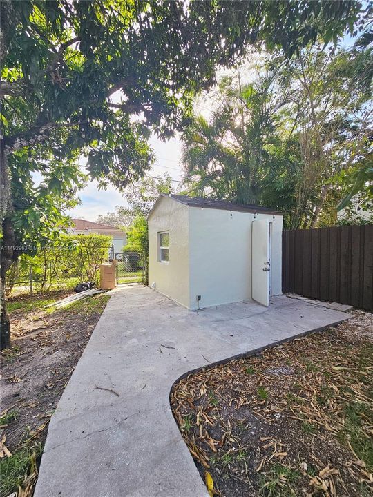 Recently Sold: $698,000 (3 beds, 1 baths, 1102 Square Feet)