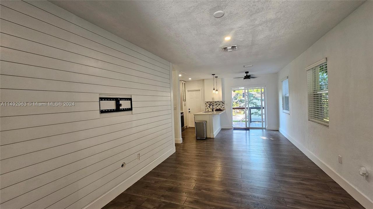 Recently Sold: $698,000 (3 beds, 1 baths, 1102 Square Feet)
