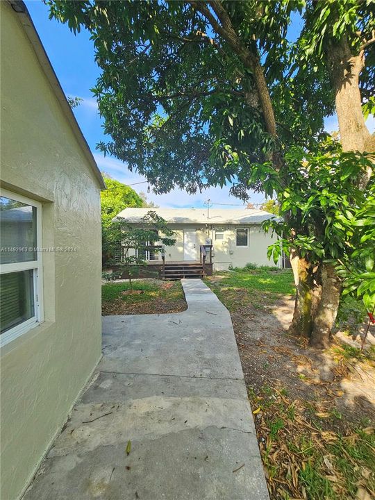 Recently Sold: $698,000 (3 beds, 1 baths, 1102 Square Feet)