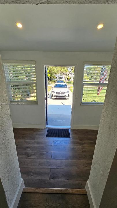 Recently Sold: $698,000 (3 beds, 1 baths, 1102 Square Feet)